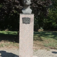 Bustul lui Constantin  Stere din curtea muzeului