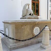 Mormântul lui Ion și al Ecaterinei (n. Caracaș) Odobescu din curtea Bisericii Icoanei