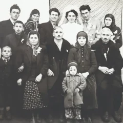 Măzăreni, ianuarie 1957. Nunta lui Zicu Papacu cu Adela, nași fiind Matei Papacu și Marica, alături de familia Nacu Papacu și Dumitru Papacu