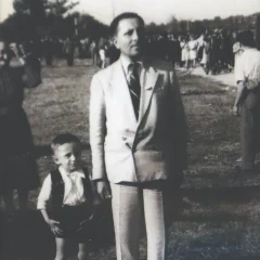Simion Totti, împreună cu fiul său, Mihai, la curse, în 1948