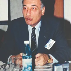 Mihai Toti, la un simpozion, în 2007