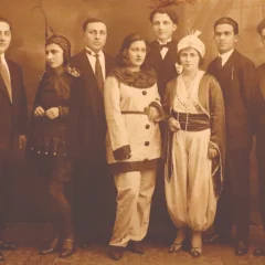 Balul mascat din 1922. Al doilea din stânga, Simion Totti