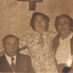 Simion Totti, împreună cu Lucia și, în strânga, Ana Constanța, soția lui, în 1968