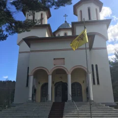Biserica românească «Sf. Sotir» din Corcea, Albania, edificată prin eforturile preotului Dhimitraq Veriga („Papu Veriga“)
