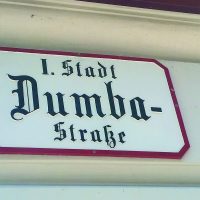 Placă cu denumirea străzii Dumba din Viena