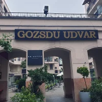 Una din intrările în pasajul Gojdu